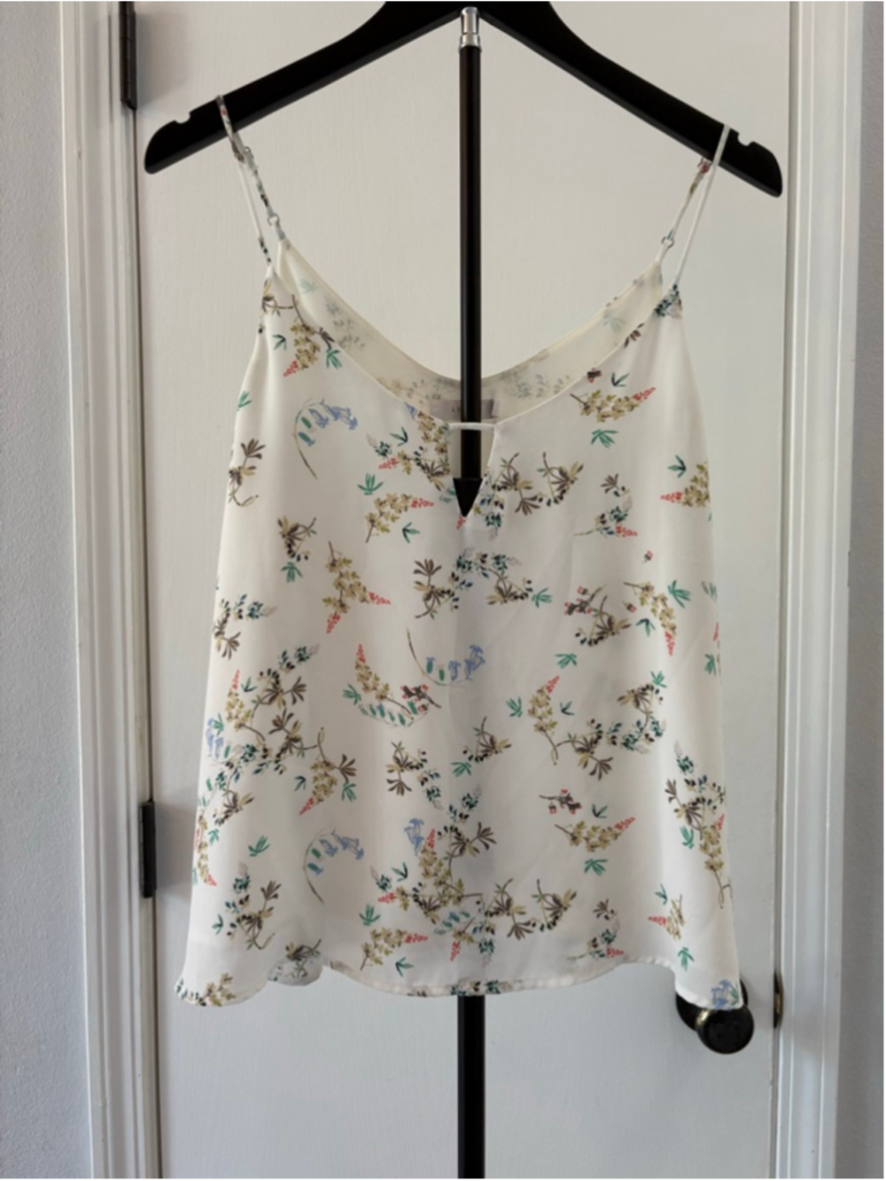 Lush White Botanical Floral Keyhole V Neck Camisole Tank Top Size M